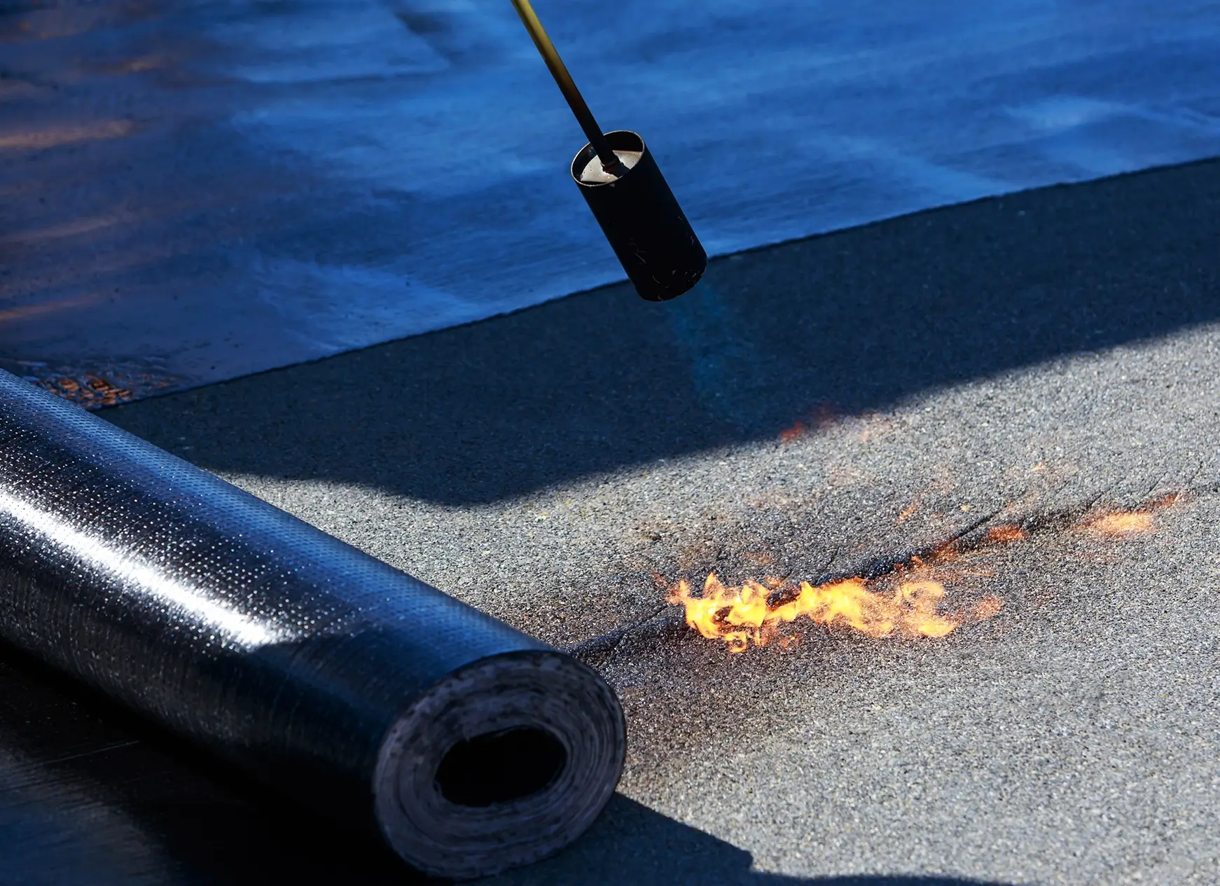 Inspectie van een plat dak met bitumen dakbedekking door Barth Dak- en Onderhoudsbedrijf